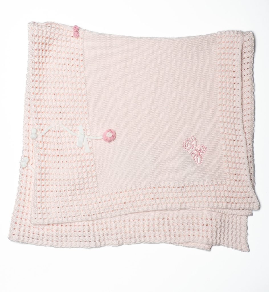 Copertina rosa traforata